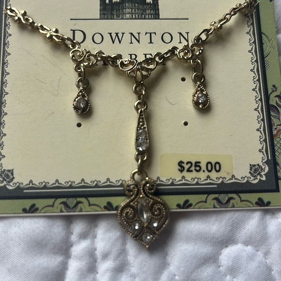 DOWNTOWN ABBEY Crystal Drops Gold Necklace NWT - Picture 3 of 6